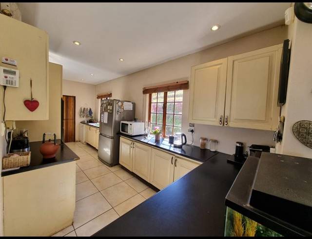 4 BEDROOM HOUSE FOR SALE IN WALKERVILLE CENTRAL